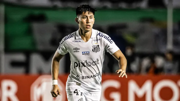 Miguelito em ação com a camisa do Santos. Foto: Raul Baretta/Santos FC
