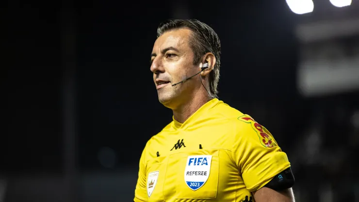 Raphael Claus, árbitro da CBF, durante partida do Campeonato Brasileiro. Foto: Abner Dourado
