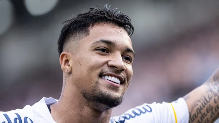 SP - SANTOS - 01/10/2023 - BRASILEIRO A 2023, SANTOS X VASCO - Marcos Leonardo jogador do Santos comemora seu gol durante partida contra o Vasco no estadio Vila Belmiro pelo campeonato Brasileiro A 2023.  Foto: Abner Dourado/AGIF
