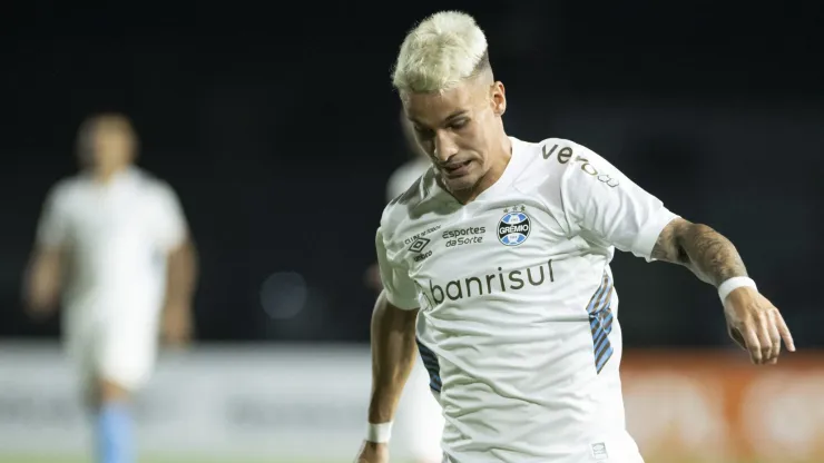 Ferreira jogador do Gremio durante partida contra o Botafogo no estadio Sao Januario pelo campeonato Brasileiro A 2023. Foto: Jorge Rodrigues/AGIF
