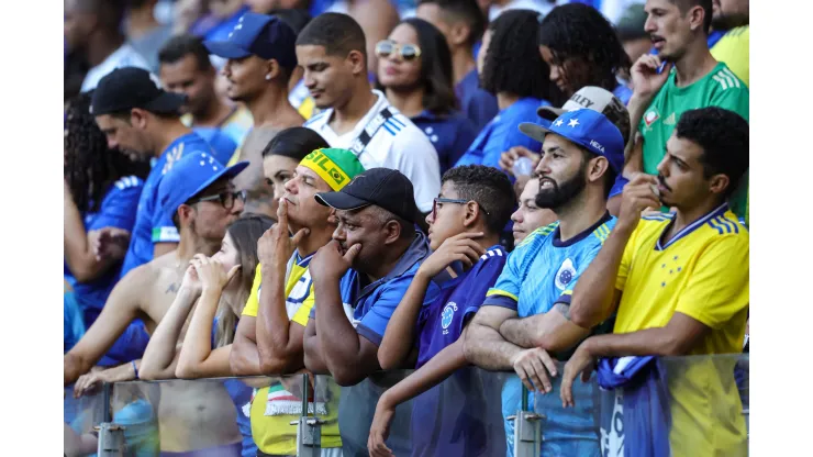 MG - BELO HORIZONTE - 05/11/2023 - BRASILEIRO A 2023, CRUZEIRO X INTERNACIONAL - Torcida do Cruzeiro lamenta situacao da equipe, xinga equipe e Ronaldo durante partida contra Internacional no estadio Mineirao pelo campeonato Brasileiro A 2023. Foto: Gilson Lobo/AGIF
