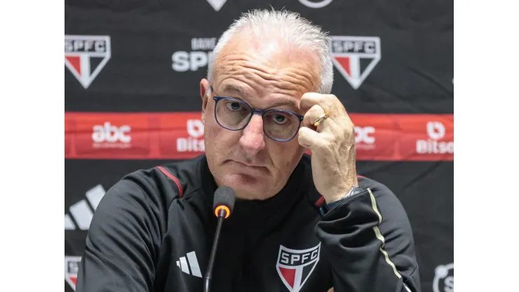 Dorival Júnior, técnico do São Paulo, durante entrevista coletiva - Foto: Robson Mafra/AGIF
