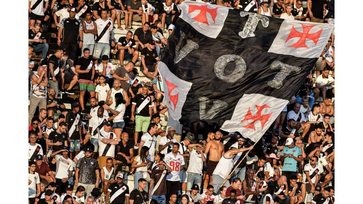 Torcida do Vasco durante partida contra Santos no estádio São Januário pelo campeonato BRASILEIRO A 2023. Foto: Thiago Ribeiro/AGIF
