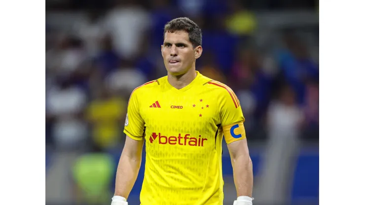 Rafael Cabral, goleiro do Cruzeiro, durante partida da sua equipe - Foto: Gilson Lobo/AGIF
