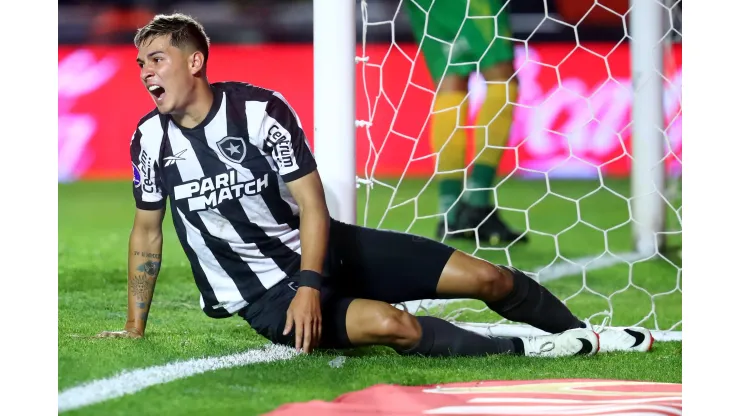 Foto: Marcos Brindicci/Getty Images - Mateo Ponte teve seu futuro definido no Botafogo 
