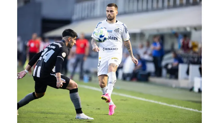  Lucas Lima jogador do Santos durante partida contra o Botafogo no estadio Vila Belmiro pelo campeonato Brasileiro A 2023. Foto: Abner Dourado/AGIF
