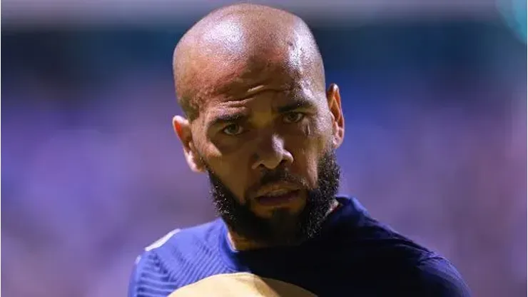 Foto: Hector Vivas/Getty Images - Daniel Alves em partida do Pumas, pelo Campeonato Mexicano, em 2022
