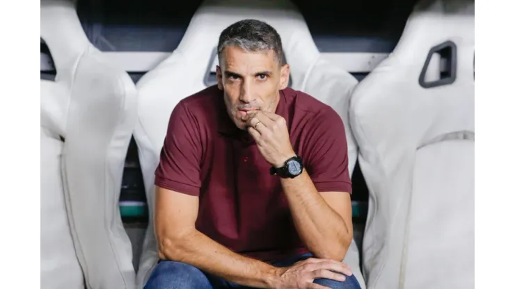 Vojvoda técnico do Fortaleza durante partida contra o Palmeiras no estádio Arena Castelão pelo campeonato Brasileiro A 2023. Foto: Lucas Emanuel/AGIF
