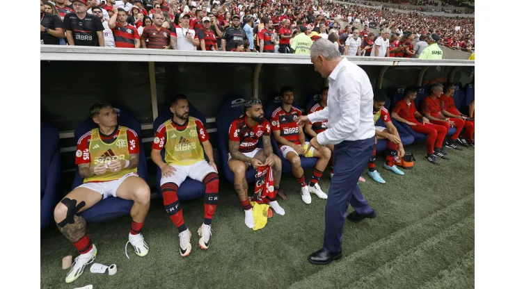 Tite conversa com Gabigol durante jogo do Flamengo. Foto: Wagner Meier/Getty Images
