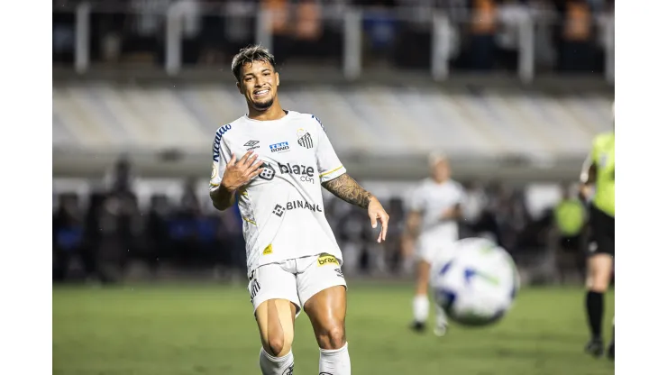 Marcos Leonardo jogador do Santos lamenta durante partida contra o Fluminense no estadio Vila Belmiro pelo campeonato Brasileiro A 2023. Foto: Abner Dourado/AGIF
