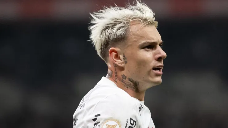 Roger Guedes jogador do Corinthians comemora seu gol durante partida contra o Atletico-MG no estadio Mineirao pelo campeonato Brasileiro A 2023. Foto: Fernando Moreno/AGIF
