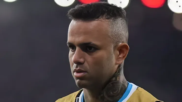 Foto: Thiago Ribeiro/AGIF - Luan em partida do Grêmio no Campeonato Brasileiro
