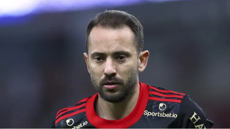 Everton Ribeiro deve definir seu futuro nessa semana
