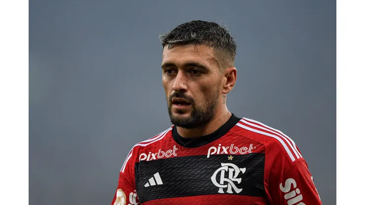 Arrascaeta jogador do Flamengo durante partida contra o Fluminense no estádio Maracanã pelo campeonato Brasileiro A 2023. Foto: Thiago Ribeiro/AGIF
