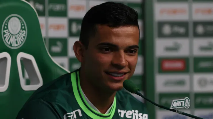 O jogador Bruno Rodrigues é apresentado como mais novo atleta da SE Palmeiras, na Academia de Futebol. (Foto: Cesar Greco/Palmeiras/by Canon)
