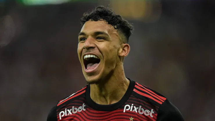 Victor Hugo jogador do Flamengo comemora seu gol durante partida contra o Atletico-GO no estadio Maracana pelo campeonato Brasileiro A 2022. Foto: Thiago Ribeiro/AGIF
