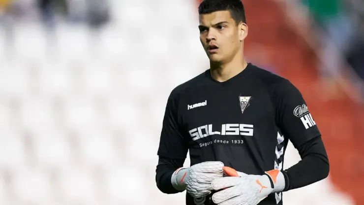 Foto: Mateo Villalba/Getty Images - Gabriel Brazão pode reforçar o Santos
