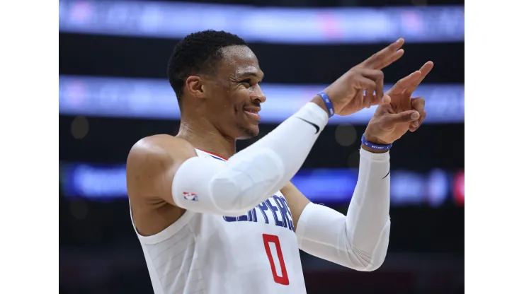 Russell Westbrook em ação pelo Los Angeles Clippers na Crypto.com Arena,<br />
pela temporada regular da NBA (Foto: Harry How/Getty Images)
