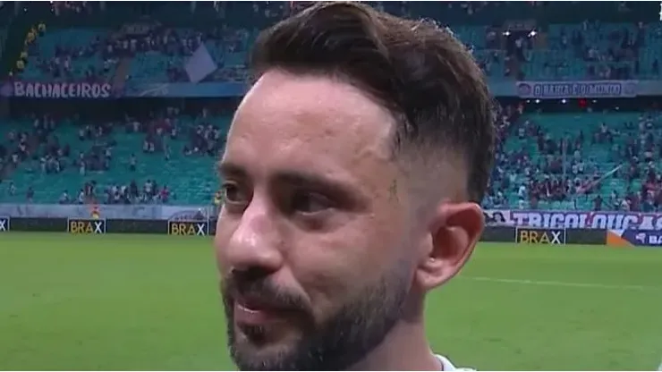 Everton Ribeiro comete gafe ao vivo e repercute na web
Imagem: Reprodução
