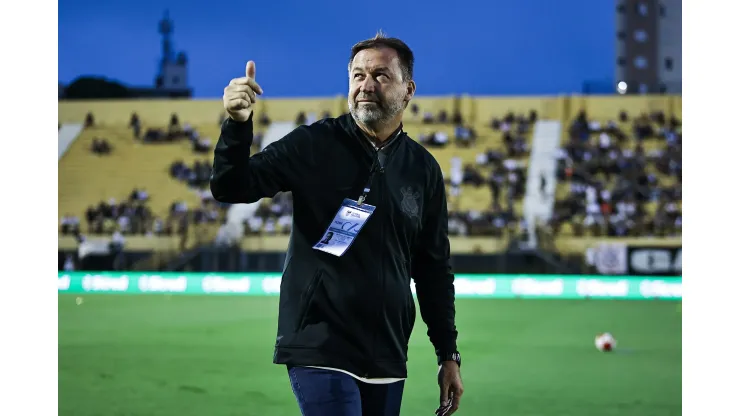 Foto: Fabio Giannelli/AGIF - Augusto Melo tem dilema para resolver com Mano Menezes
