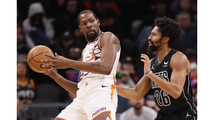 Kevin Durant em quadra pelo Phoenix Suns contra o Brooklyn Nets (Foto: Christian Petersen/Getty Images)
