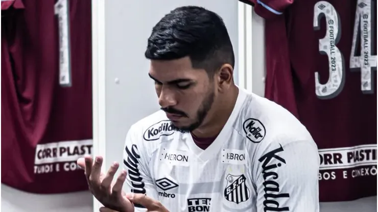 Foto: Raul Baretta/Santos FC - João Paulo nos bastidores do Santos
