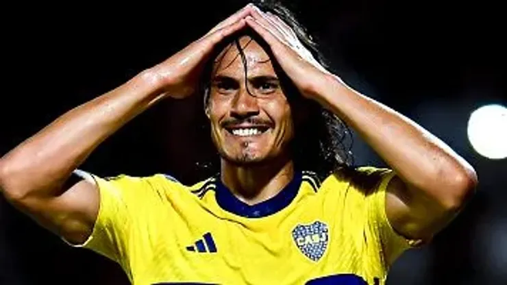 Foto: Marcelo Endelli/Getty Images - Cavani pelo Boca Juniors em partida na Liga Argentina
