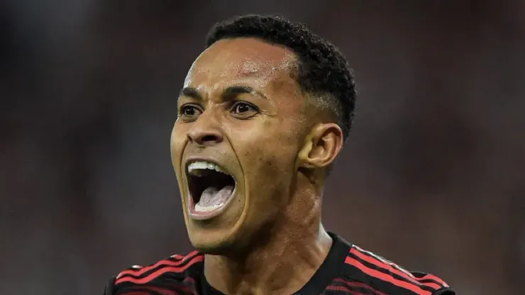 Foto: Thiago Ribeiro/AGIF - Lázaro quando atuava pelo Flamengo
