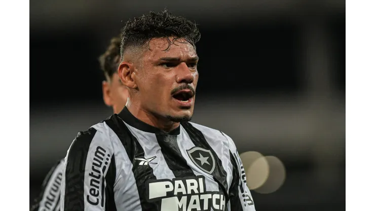 O centroavante é a esperança de gols para o clássico. Foto: Thiago Ribeiro/AGIF