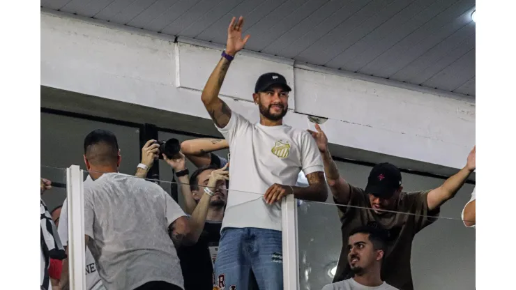 Foto: Reinaldo Campos/AGIF - Neymar marcou presença na Vila Belmiro
