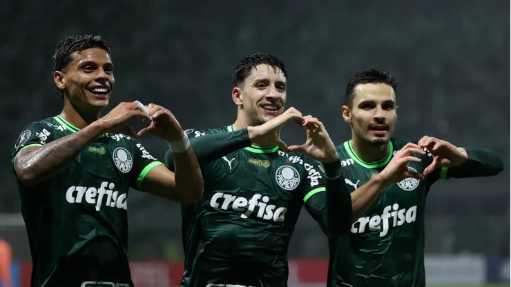 Richard Rios (à esquerda) foi 'sacado' no tira-teima desta 5ª em treino do Palmeiras - Foto: Cesar Greco/Ag. Palmeiras
