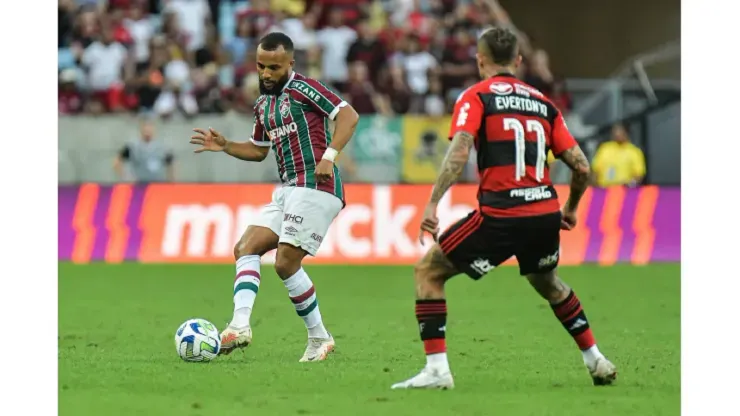 Foto: Thiago Ribeiro/AGIF - Flamengo e Fluminense se enfrentando no Maracanã
