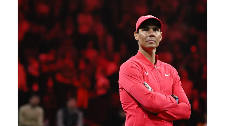 Rafael Nadal parecia estar bem fisicamente no jogo de domingo contra Carlos Alcaraz, mas desistiu de jogar o BNP Paribas Open em Indian Wells por problemas físicos (Foto: Candice Ward/Getty Images for Netflix © 2024)
