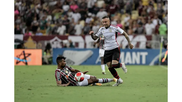 Foto: Thiago Ribeiro/AGIF - Thiago Santos foi expulso após entrada em Everton Cebolinha
