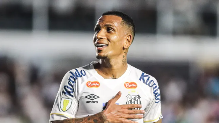 Meio-campista é uma das surpresas do Santos
