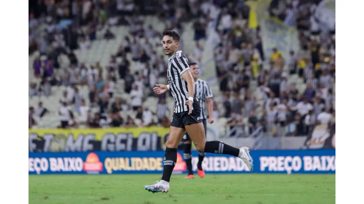 Rai Ramos, em campo pelo Ceará - Foto: Lucas Emanuel/AGIF
