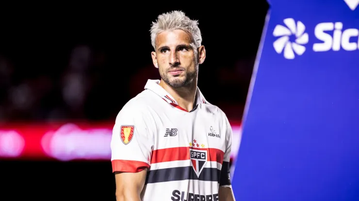 Calleri, do São Paulo, durante partida contra o Santos, pelo Paulistão 2024 - Foto: Abner Dourado/AGIF
