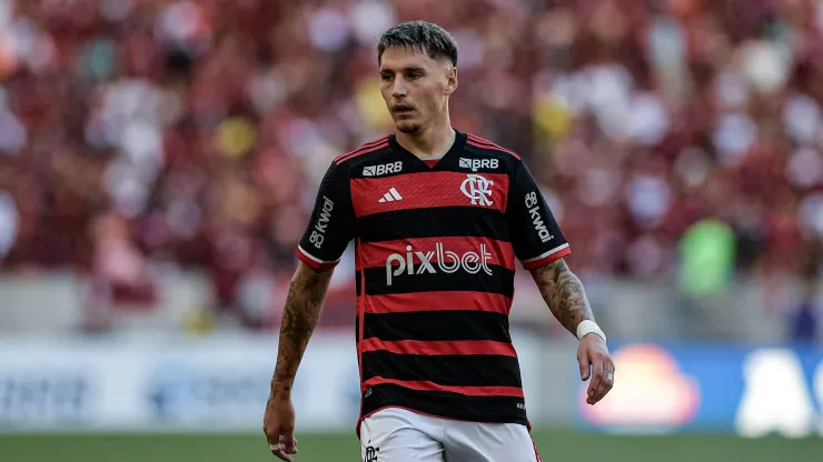 Varela é titular no Flamengo de Tite. Jogador não participará do próximo amistoso do Uruguai
