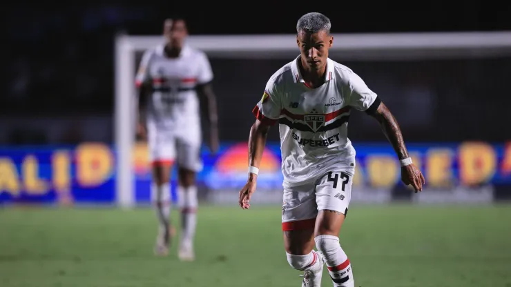 Atacante do Tricolor Paulista durante a partida que sofreu a contusão
