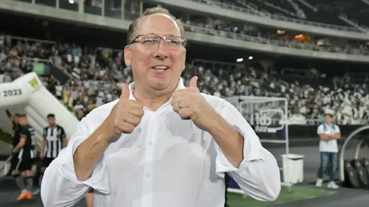 Foto: Thiago Ribeiro/AGIF - John Textor mira a contratação de Quique Setién para o Botafogo
