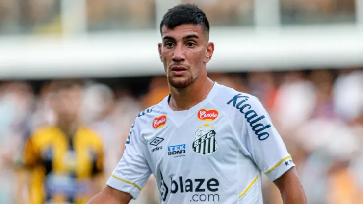 Pedrinho, do Santos, durante partida contra o Novorizontino, pelo Paulistão 2024 - Foto: Reinaldo Campos/AGIF
