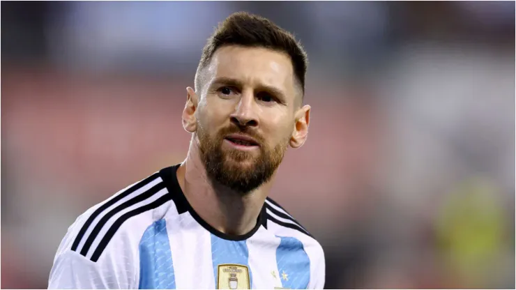 Lionel Messi em partida pela Seleção Argentina - Foto: Elsa/Getty Images
