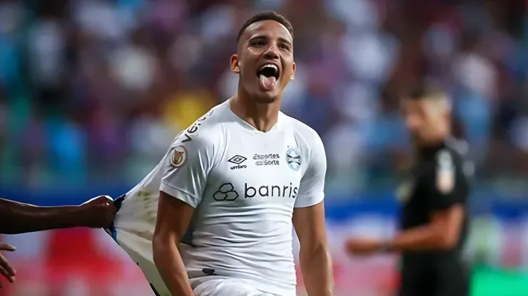 Gustavo Martins comemorando gol pelo Grêmio, em 2023. Foto: Lucas Uebel/Grêmio
