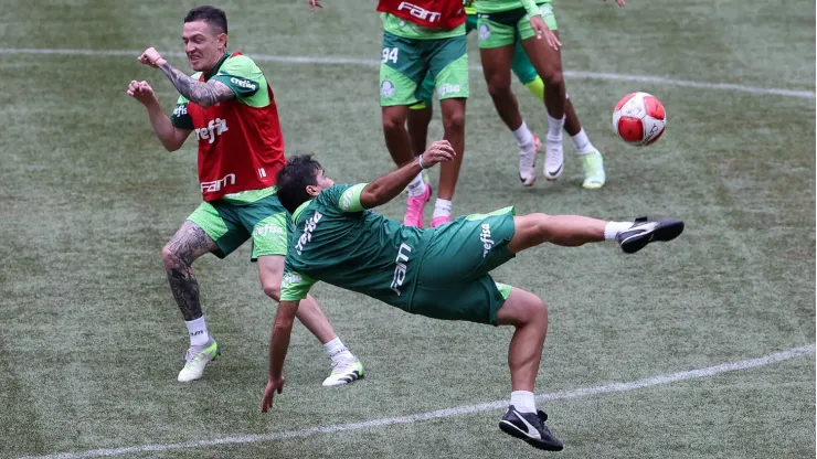 Abel Ferreira quase fez golaço de voleio 
