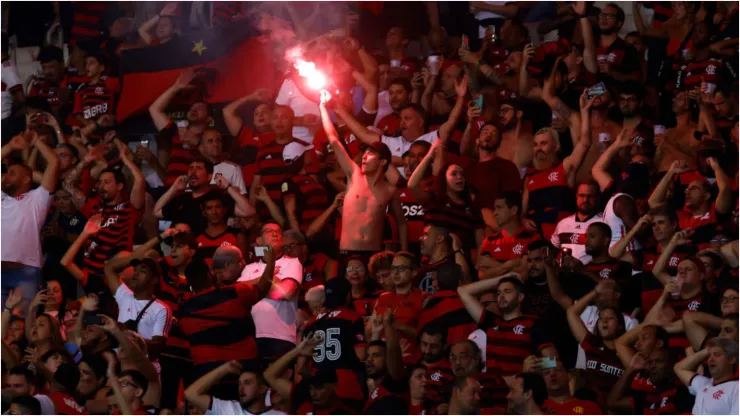 Torcedores do Flamengo durante partida do Rubro-Negro - Foto: Wagner Meier/Getty Images
