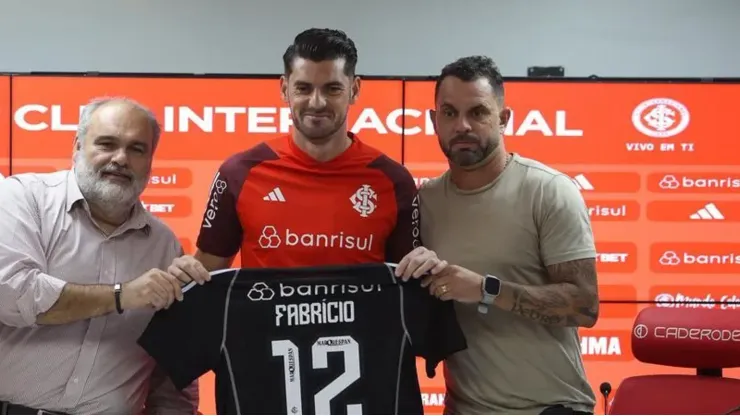 Foto: Ricardo Duarte/Internacional - Goleiro Fabrício é apresentado no Internacional
