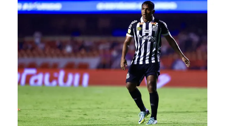 Morelos está afastado no Santos
