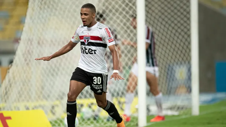 Brenner comemorando seu gol pelo São Paulo. Foto: Jorge Rodrigues/AGIF 
