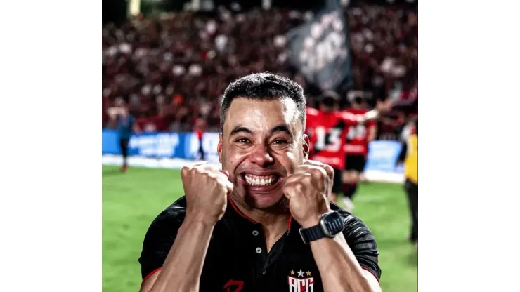 Jair Ventura comemorando o tricampeonato Estadual com Atlético-GO.
Foto: Atlético-GO 
