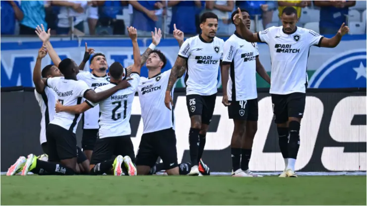 Jogadores do Botafogo comemorando gol - Foto: Pedro Vilela/Getty Images
